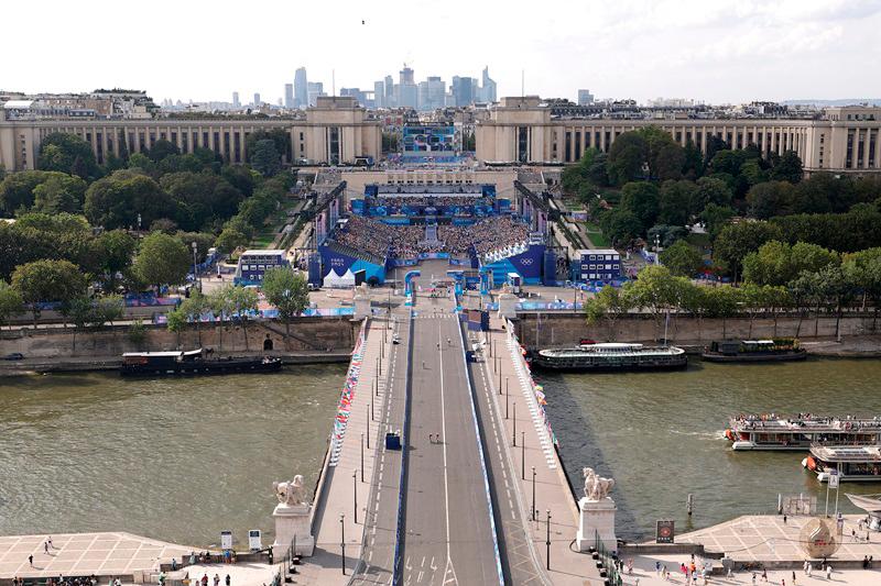 Paris 2024 Olympics - Paris, France - August 1, 2024. A general view of The Champions Park on the River Seine. - Maja Hitij/Pool via REUTERS