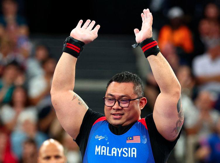 Paris 2024 Paralympics - Powerlifting - Men's 97kg Final - Porte de La Chapelle Arena, Paris, France - September 7, 2024 Nicodemus Manggoi Moses of Malaysia gestures - REUTERSPIX