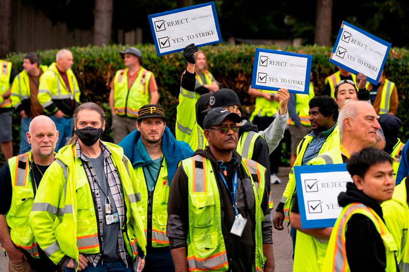 Boeing factory workers hold signs as they wait to vote on their first full contract in 16 years, at an International Association of Machinists and Aerospace Workers District 751 union hall, in Renton, Washington, U.S. September 12, 2024. - REUTERS/David Ryder