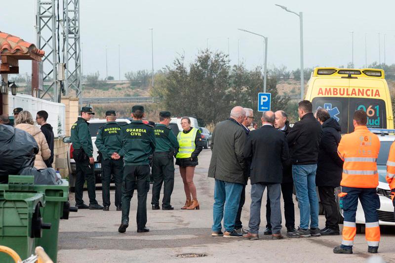 Spanish civil guard members gather near the nursing home that caught fire early on Friday, killing several people, according to the regional government of Aragon, in Villafranca de Ebro, Spain, November 15, 2024. - REUTERS/Pablo Ibanez