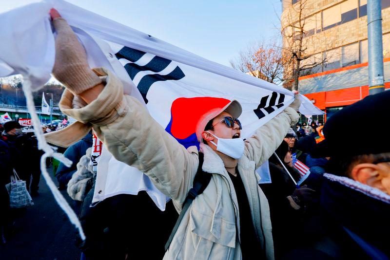 Demonstrators opposing the court’s approval of an arrest warrant for impeached South Korean President Yoon Suk Yeol protest outside his official residence in Seoul - REUTERSpix