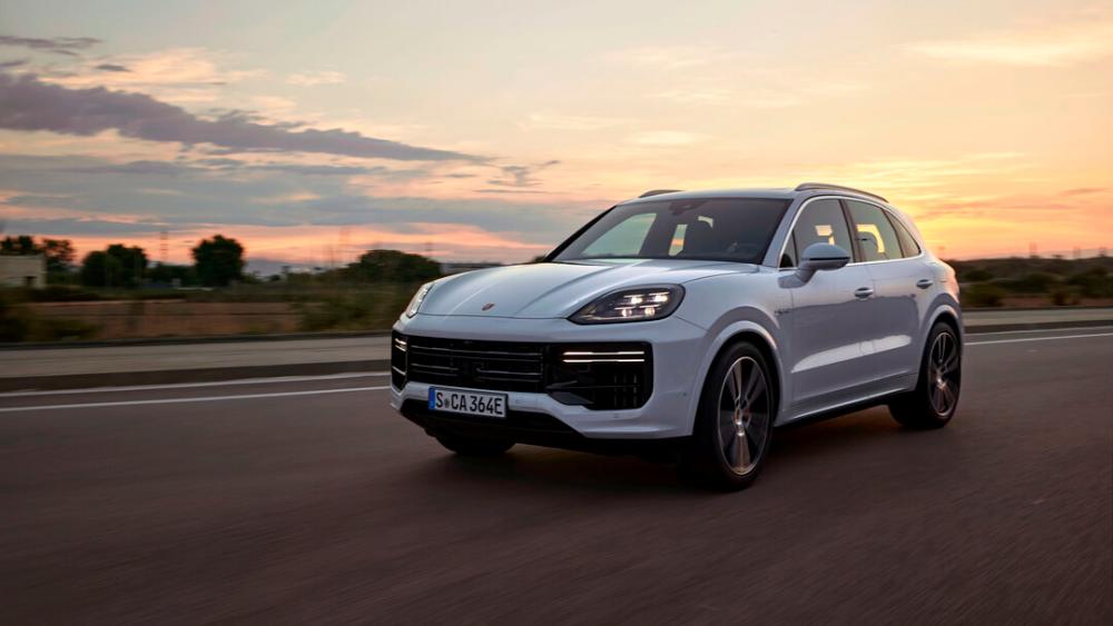 $!Porsche Introduces The 2024 Cayenne Turbo E-Hybrid