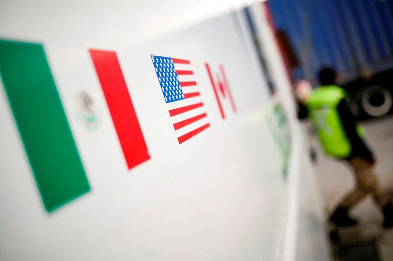 Flags of Mexico, United States and Canada are pictured at a security booth at Zaragoza-Ysleta border crossing bridge, in Ciudad Juarez, Mexico January 16, 2020. - REUTERS/Jose Luis Gonzalez/File Photo