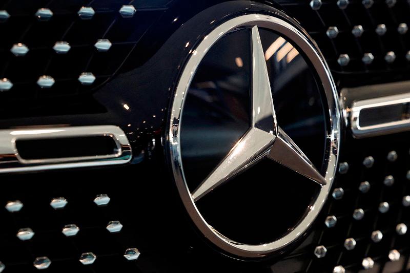 A logo of Mercedes-Benz is seen inside a Mercedes-Benz car dealer in Arnhem, Netherlands February 18, 2025. - REUTERS/Piroschka van de Wouw/File Photo