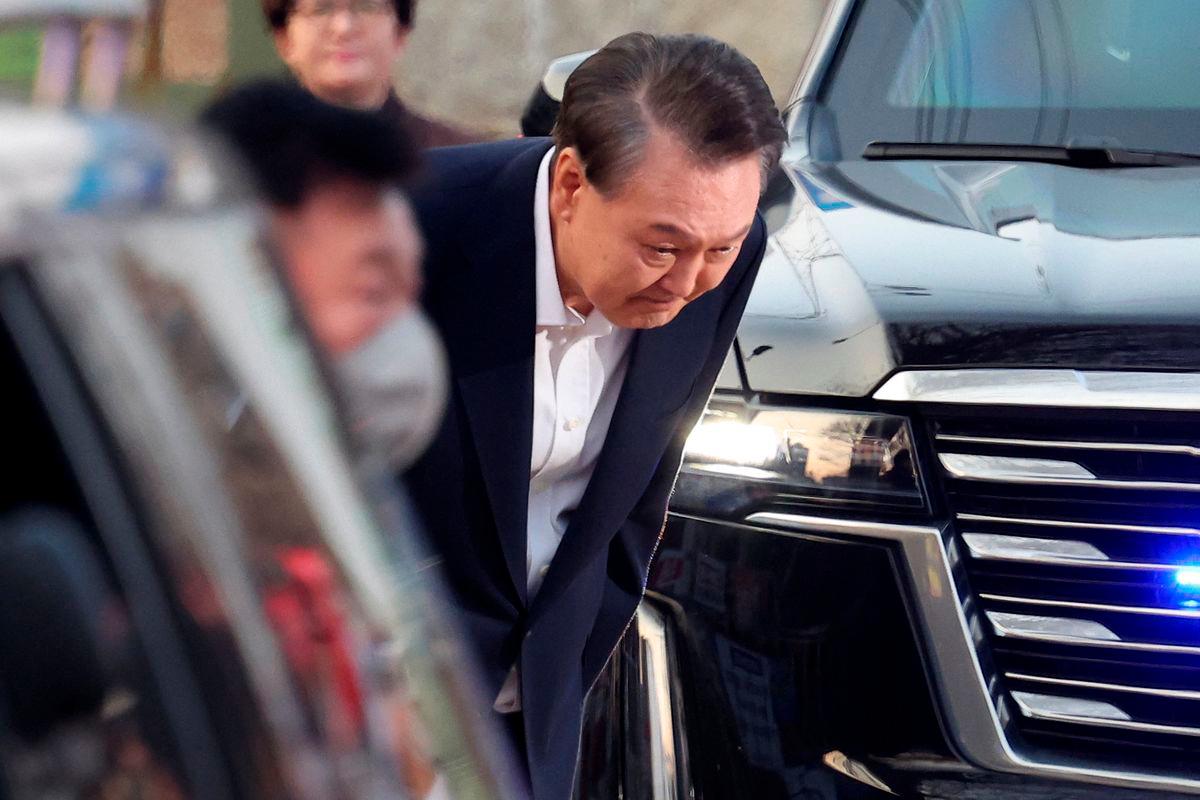 South Korean impeached President Yoon Suk Yeol bows outside the Seoul detention center after his release, in Uiwang, South Korea, March 8, 2025. REUTERS/Kim Hong-ji