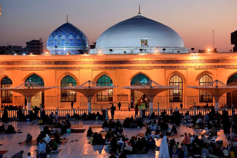 Iraqi Muslims eat Iftar, the meal to end their fast at sunset, during the holy fasting month of Ramadan at the shrine of Sheikh Abdul Qadir al-Gailani in Baghdad, Iraq, March 13, 2025. REUTERSpixS