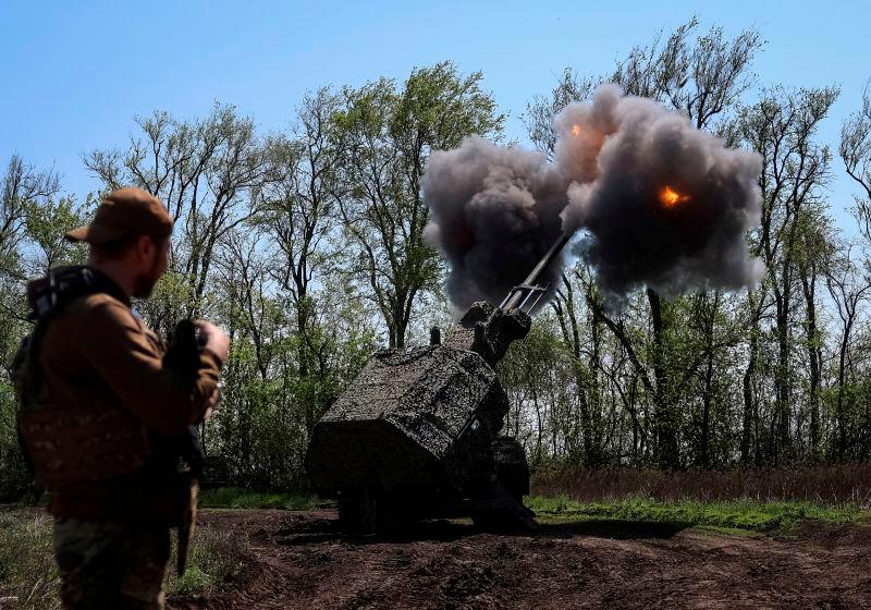 FILEpix: A serviceman of the 43rd Hetman Taras Triasylo Separate Artillery Brigade of the Ukrainian Armed Forces stands near an Archer self-propelled howitzer as it is fired towards Russian troops, amid Russia’s attack on Ukraine, at a position in Zaporizhzhia region, Ukraine April 24, 2025. REUTERSpix
