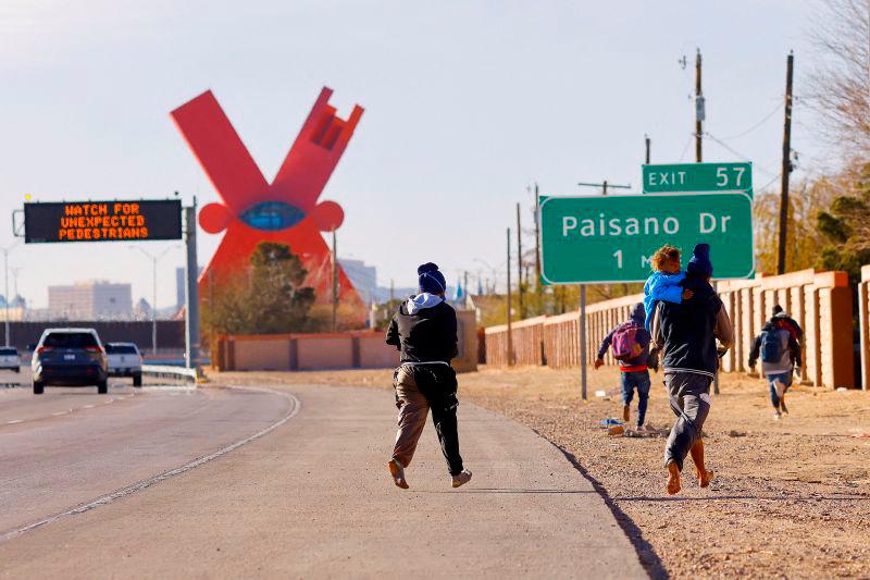 FILEpix: Migrants run to hide from the U.S. Border Patrol and Texas State Troopers after crossing into the United States from Mexico, in El Paso, Texas, U.S., December 23, 2022. REUTERSpix