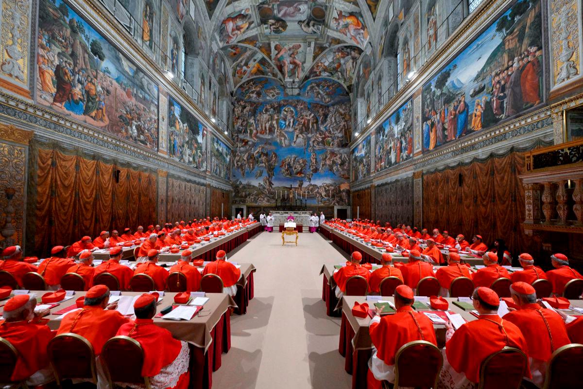 Cardinals pray in the Sistine Chapel, ahead of the conclave to elect the next pope at the Vatican, May 7, 2025. AFPpix