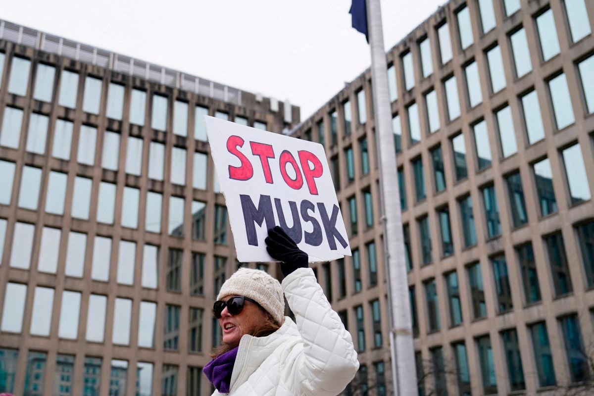 People gather to protest outside the headquarters of the Office of Personnel Management (OPM) after the Elon Musk-led Department of Government Efficiency (DOGE) was charged with oversight of OPM, in Washington, U.S. February 2, 2025. REUTERSpix