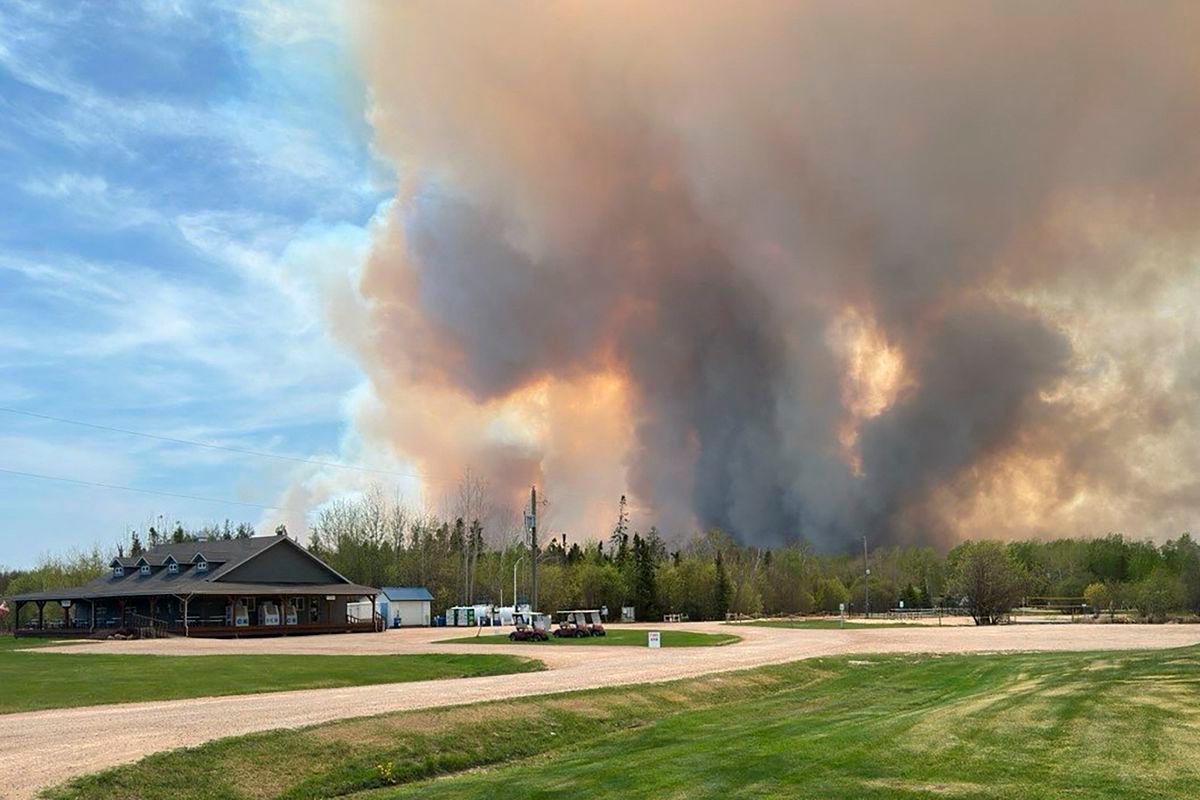 Smoke rises from a wildfire as seen off Granite Park Road in Lac Du Bonnet, Manitoba, Canada May 13, 2025. REUTERSpix