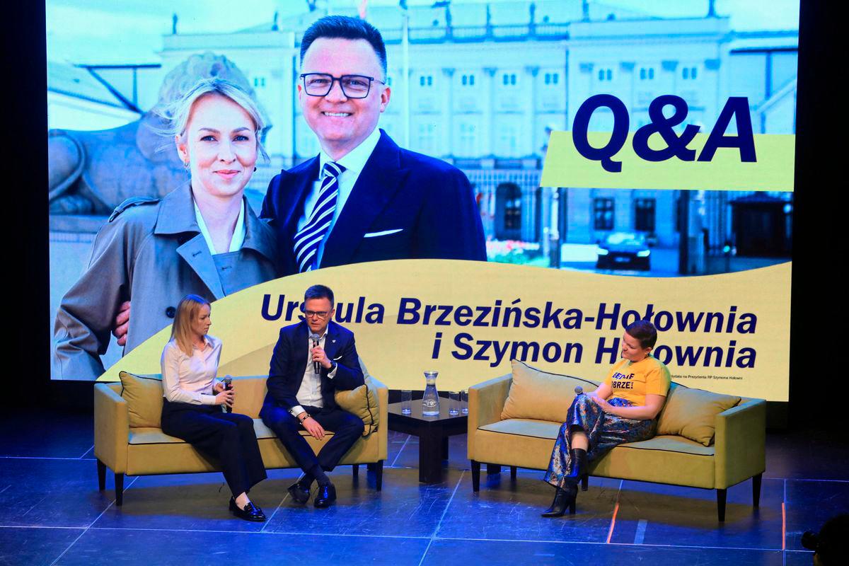 Parliament Speaker Szymon Holownia, presidential candidate from the centrist Third Way party, and his wife Urszula Brzezinska - Holownia attend meeting with supporters during final day of his campaign at a theatre in Warsaw, Poland, May 16, 2025. REUTERSpix