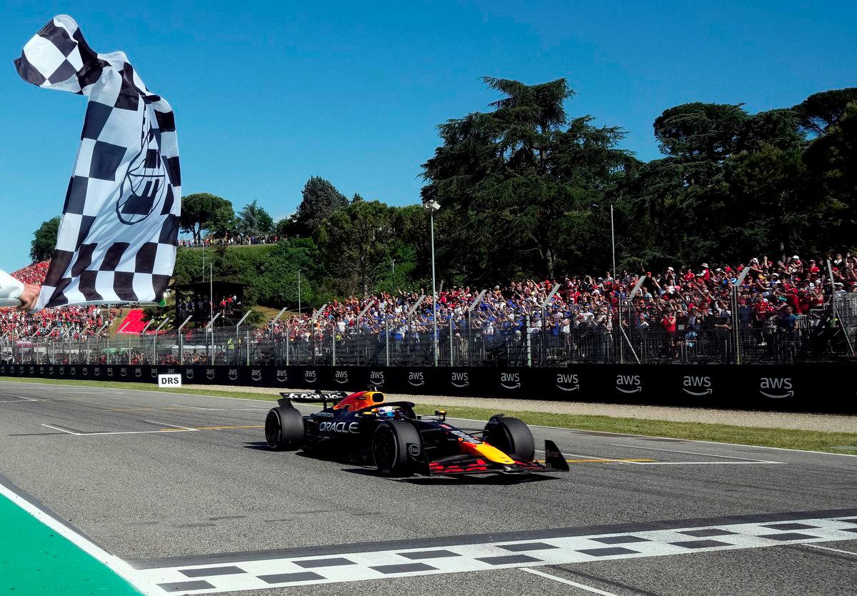 Formula One F1 - Emilia Romagna Grand Prix - Autodromo Enzo e Dino Ferrari, Imola, Italy - May 18, 2025Red Bull's Max Verstappen passes the chequered flag to win the Emilia Romagna Grand Prix Pool - REUTERSPIX
