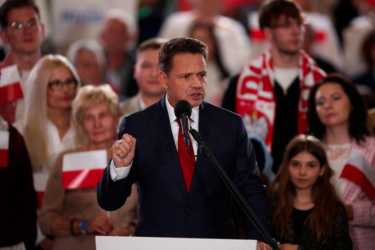 Warsaw Mayor Rafal Trzaskowski, the presidential candidate of the Civic Coalition reacts to exit polls for the first round of Poland's presidential election, in Sandomierz, Poland, May 18, 2025. - REUTERSPIX