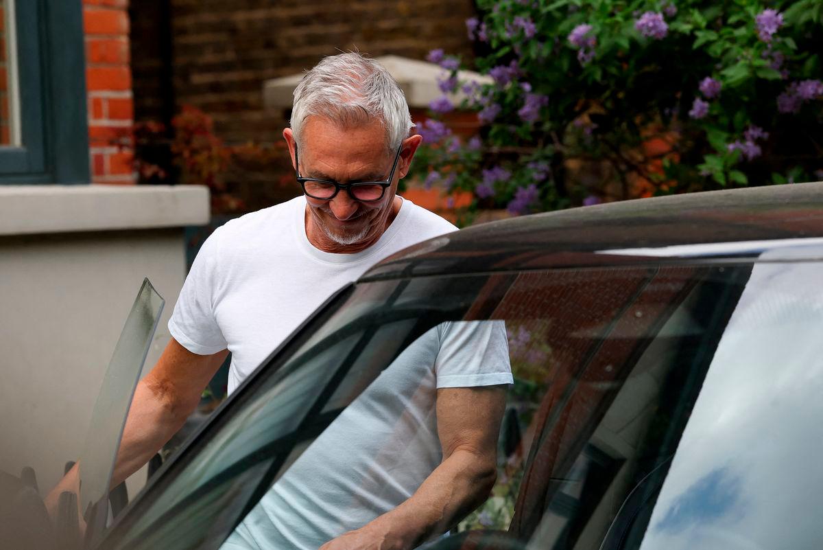 Football presenter Gary Lineker walks outside his home, after resigning from the BBC after 25 years of presenting Match of the Day, in London, Britain, May 19, 2025. REUTERS/Hannah McKay