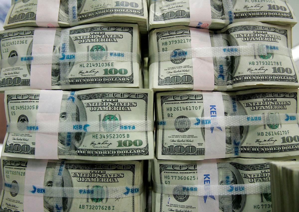 Filepix; Stacks of one hundred dollar notes are piled up for counting at the headquarters of the Korea Exchange Bank in Seoul February 3, 2009. REUTERSpix