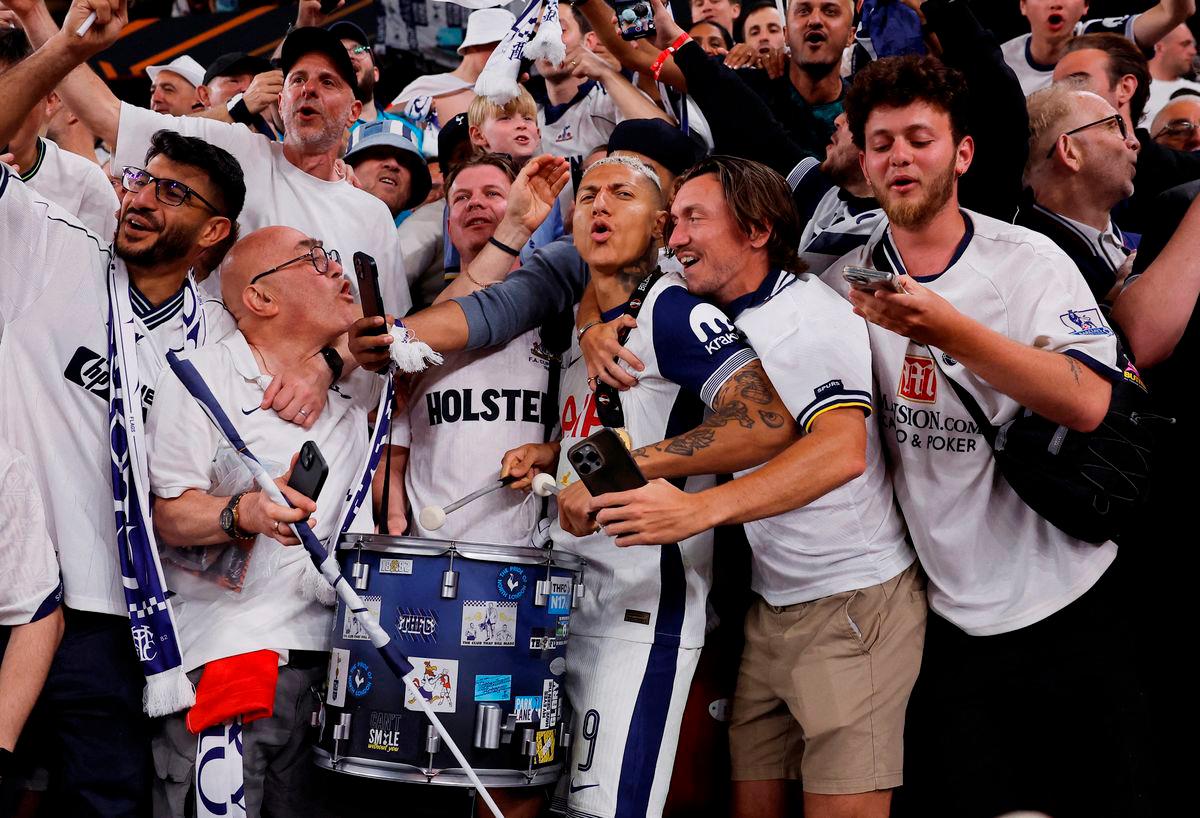Tottenham Hotspur’s Richarlison celebrates with fans after winning the Europa League Final REUTERSpix