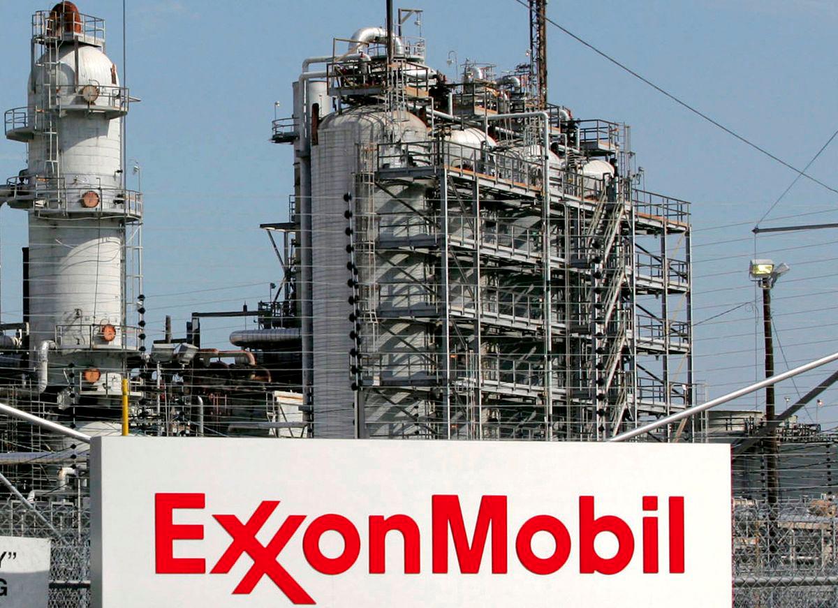 A view of the Exxon Mobil refinery in Baytown, Texas September 15, 2008. - REUTERSPIX