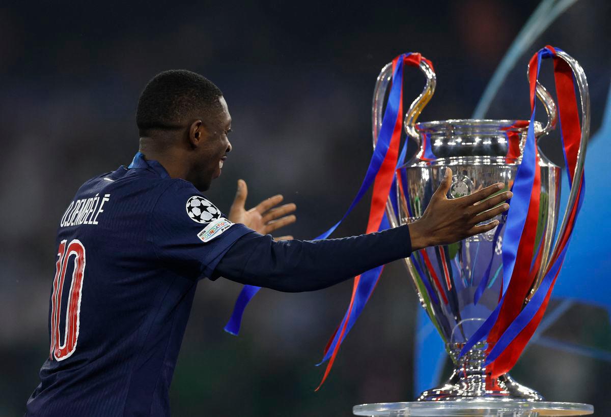 Paris St Germain’s Ousmane Dembele with the trophy after collecting his winners medal REUTERS/Peter Cziborra
