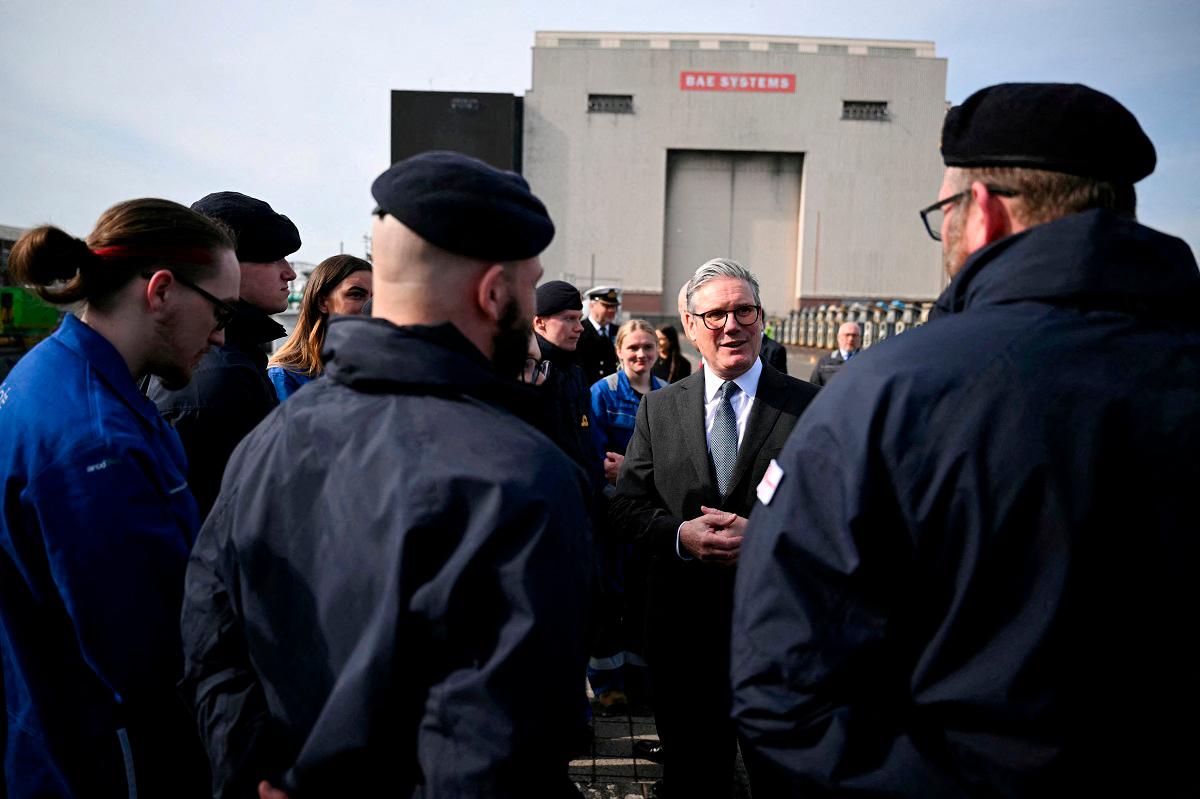 Britain's Prime Minister Keir Starmer speaks to Royal Navy Submariners of the HMS Agamemnon nuclear submarine and to BAE system apprentices outside of the BAE system factory, in Barrow-in-Furness, Britain, March 20, 2025. - OLI SCARFF/Pool via REUTERS