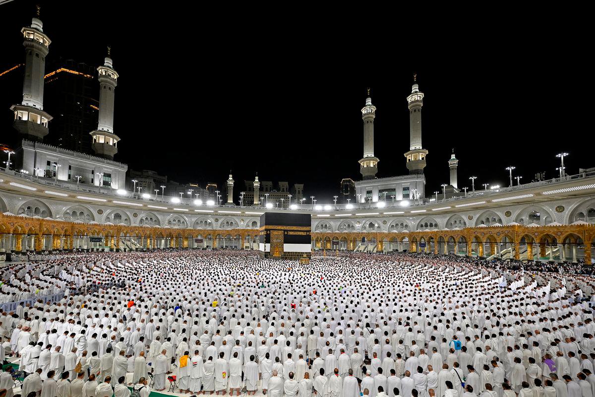 Muslims perform morning prayers in the grand mosque during the annual hajj pilgrimage in the holy city of Mecca, Saudi Arabia, June 3, 2025. Saudi Press Agency/Handout via REUTERS.