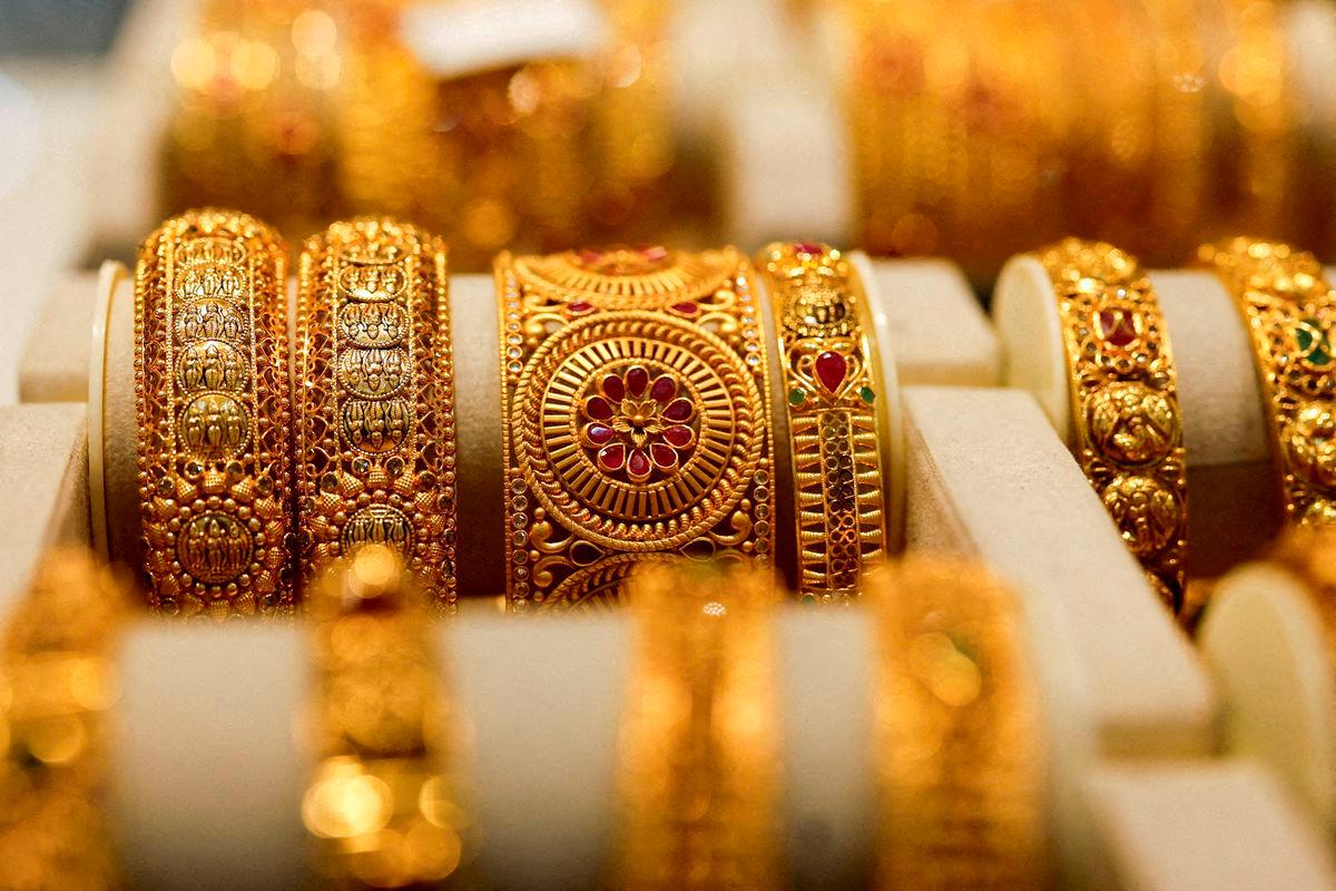 Gold bangles are displayed at a jewellery store in Mumbai, India, March 20, 2025. REUTERS