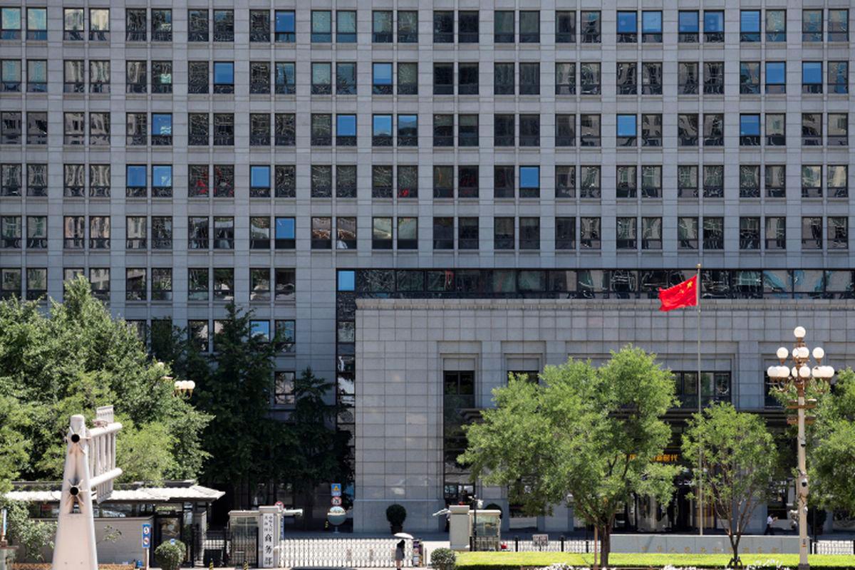 A Chinese flag flutters at the Chinese Ministry of Commerce building in Beijing, China June 4, 2025. - REUTERSPIX