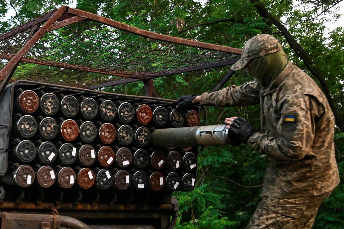 A service member of the 31st Separate Mechanized Brigade of the Ukrainian Armed Forces loads a rocket into a BM-21 Grad multiple launcher before firing towards Russian troops on a front line, amid Russia’s attack on Ukraine, in Zaporizhzhia region, Ukraine June 6, 2025. REUTERSpix