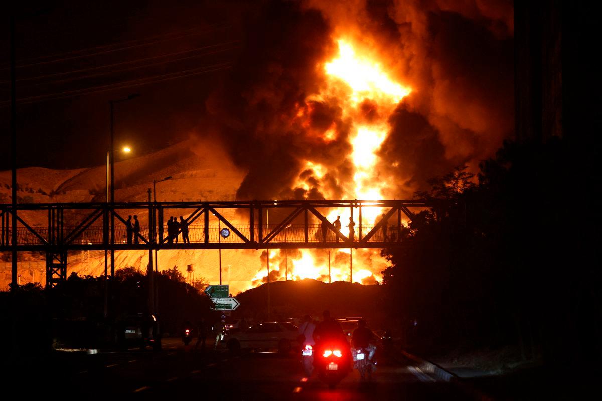 Depot Minyak di Shahran, Tehran. AFP