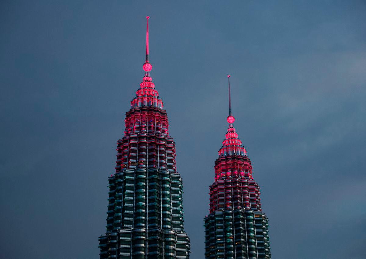 Gambara Hiasan sahaja: Petronas Twin Tower-REUTERS