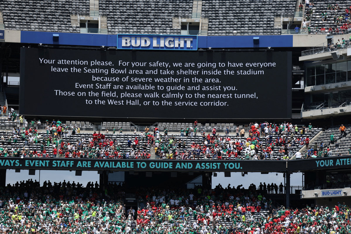 A screen displays a message to the fans as the match is suspended due to adverse weather at MetLife Stadium, East Rutherford, New Jersey, U.S. - June 19, 2025. - REUTERS
