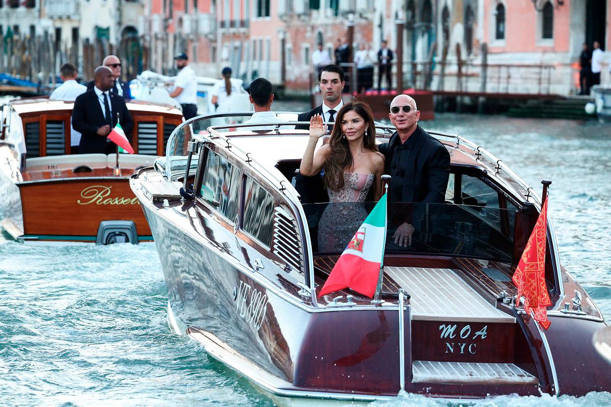 Amazon founder Jeff Bezos and his wife Lauren Sanchez Bezos travel on a boat, as they leave Aman Venice hotel, on the third day of their wedding festivities, in Venice, Italy, June 28, 2025. REUTERS/Guglielmo Mangiapane