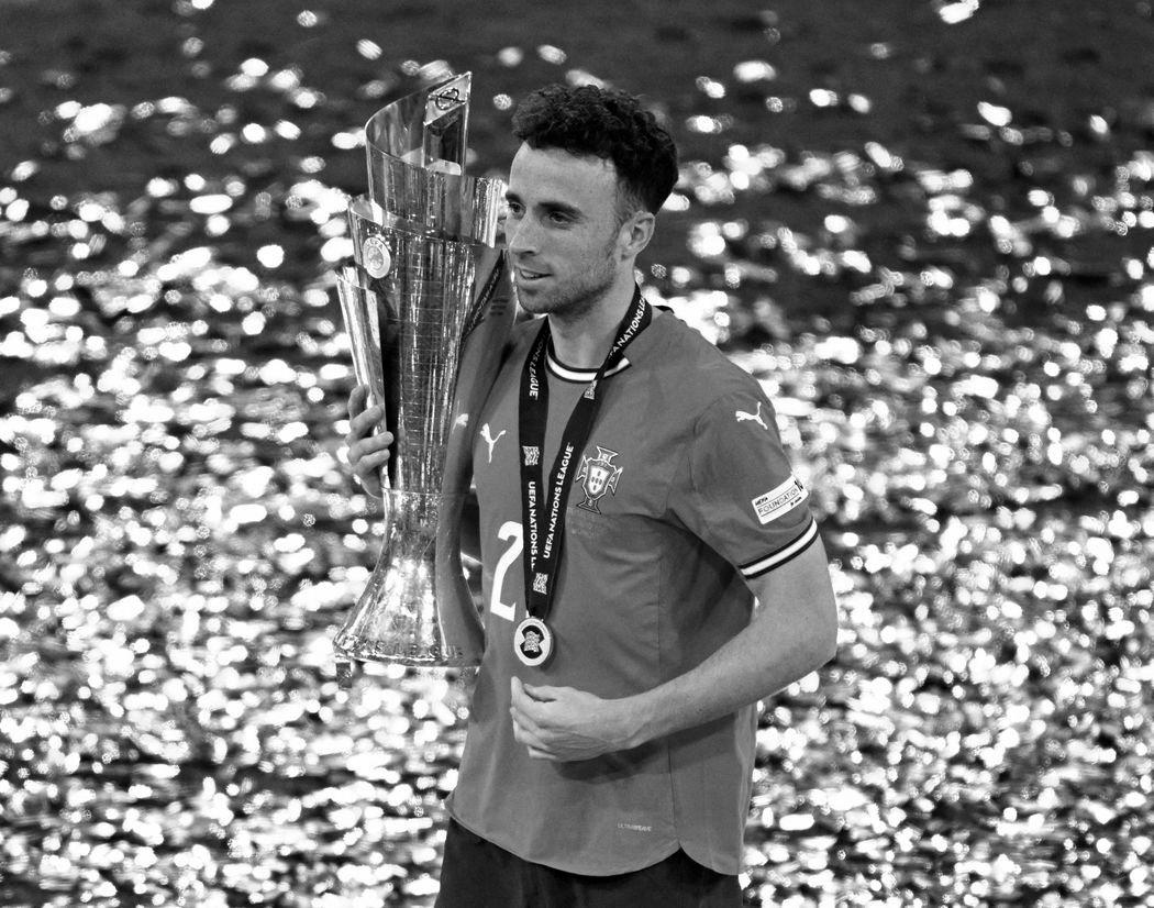 FILE PHOTO: Soccer Football - Nations League - Final - Portugal v Spain - Allianz Arena, Munich, Germany - June 9, 2025 Portugal’s Diogo Jota celebrates with the trophy after winning the Nations League REUTERS/Annegret Hilse/File Photo