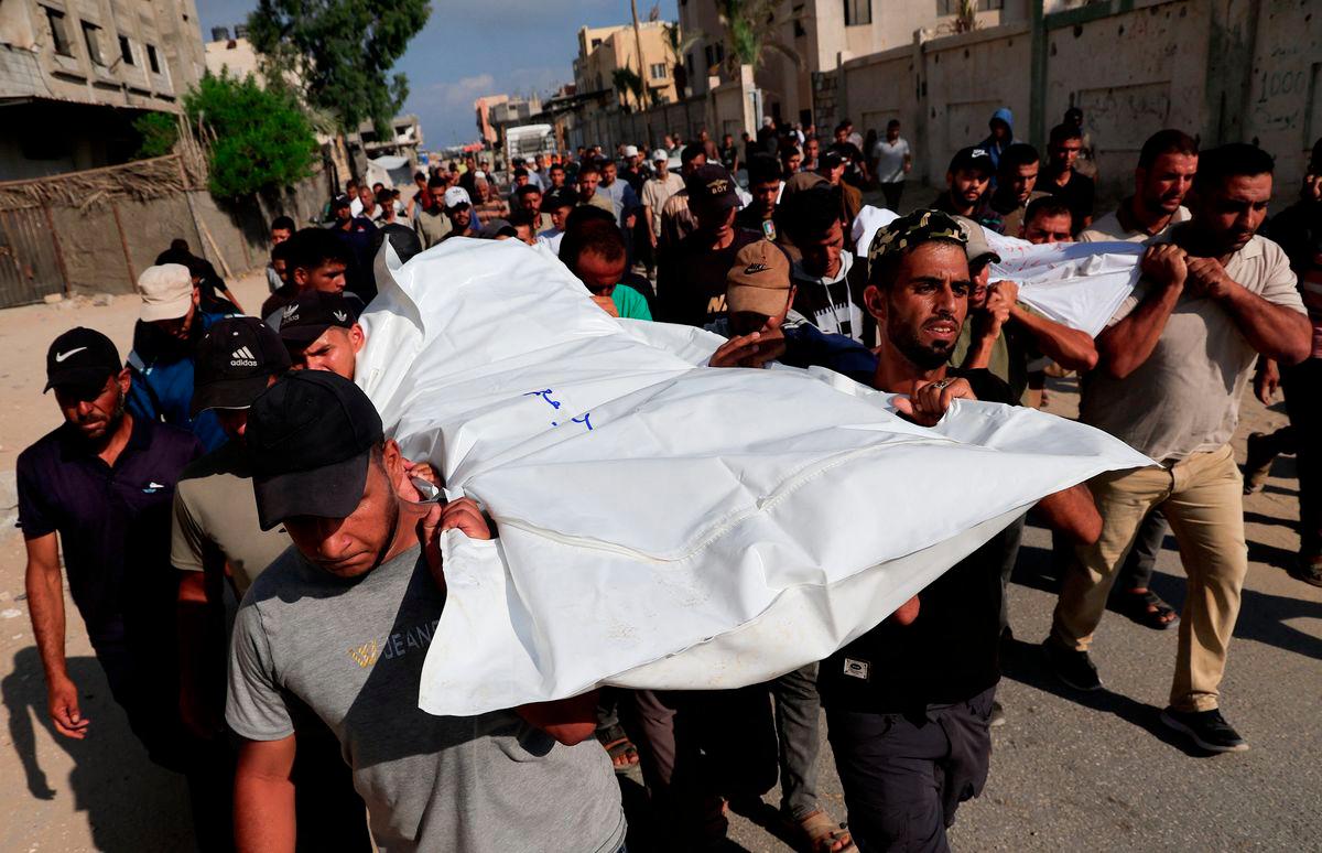 Mourners carry the bodies of Palestinians killed overnight in Israeli attacks on a tent and on people seeking aid, according to Gaza's health ministry, during their funeral, outside Nasser Hospital in Khan Younis, southern Gaza Strip, July 4, 2025. - REUTERSPIX