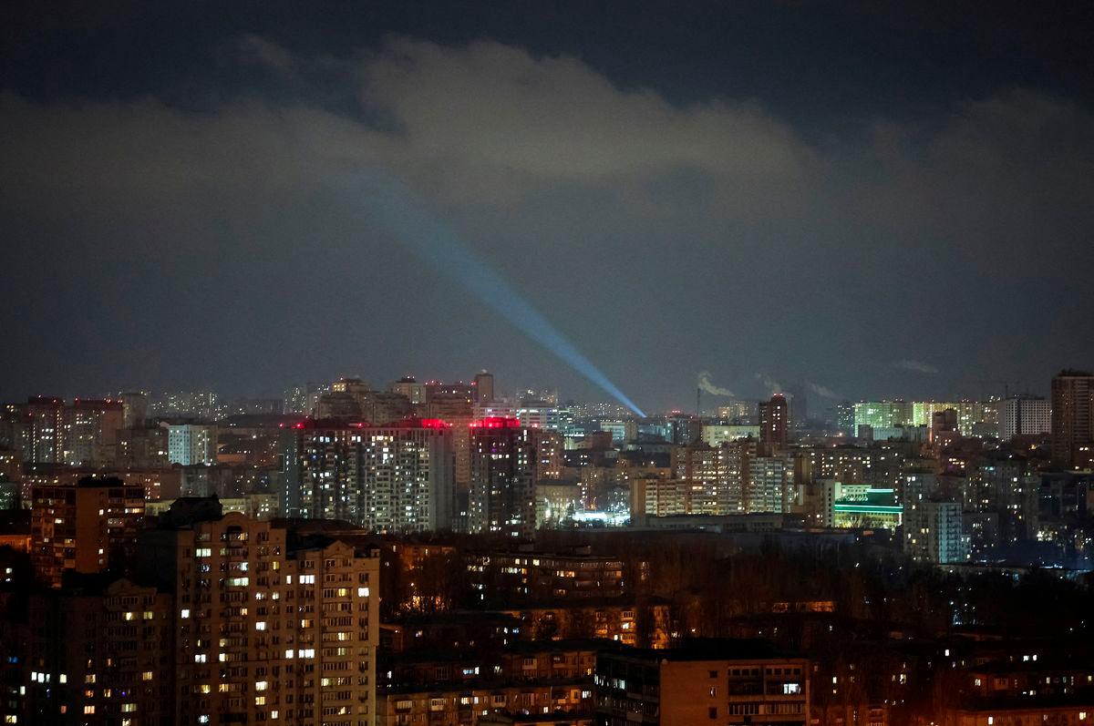 Ukrainian service personnel use a searchlight as they search for drones in the sky over the city during a Russian drone strike, amid Russia's attack on Ukraine, in Kyiv, Ukraine February 6, 2025. - REUTERSPIX