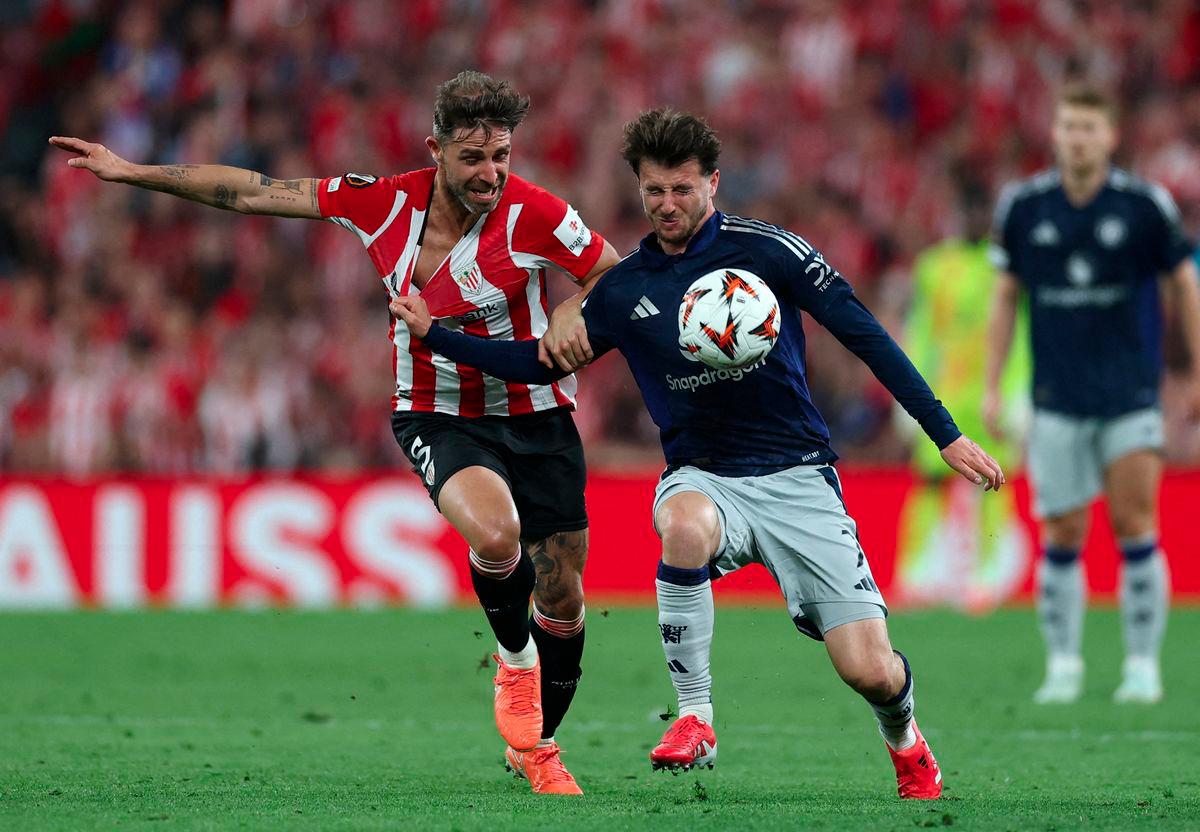 Football - Europa League - Semi Final - First Leg - Athletic Bilbao v Manchester United - San Mames, Bilbao, Spain - May 1, 2025Athletic Bilbao's Yeray Alvarez in action with Manchester United's Mason Mount. Action Images via REUTERSPIX