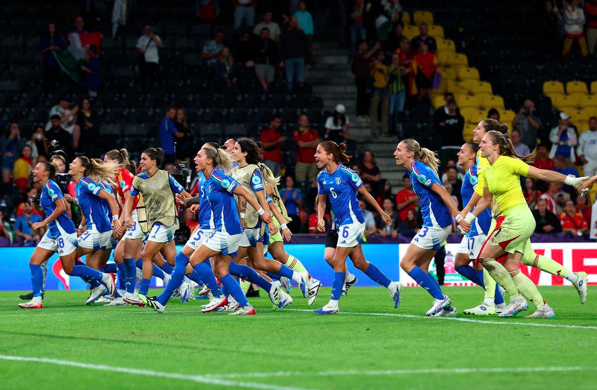 Football - UEFA Women's Euro 2025 - Group B - Italy v Spain - Stadion Wankdorf, Bern, Switzerland - July 11, 2025Italy players react after the match - REUTERSPIX