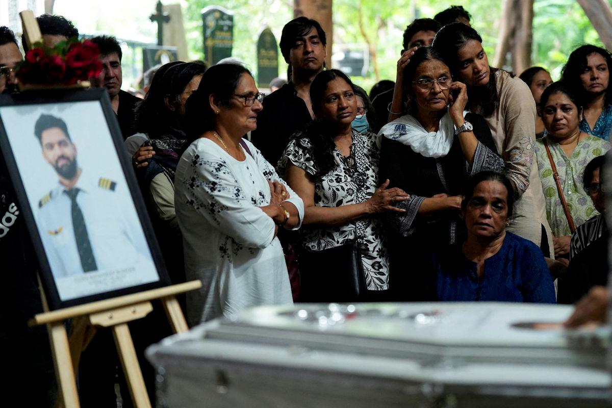 Who were the two pilots who flew the Air India jet that crashed?