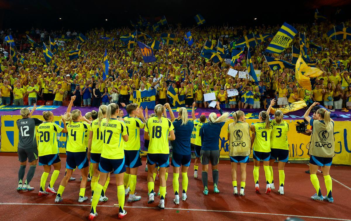 Sweden players applaud their fans after the match REUTERS