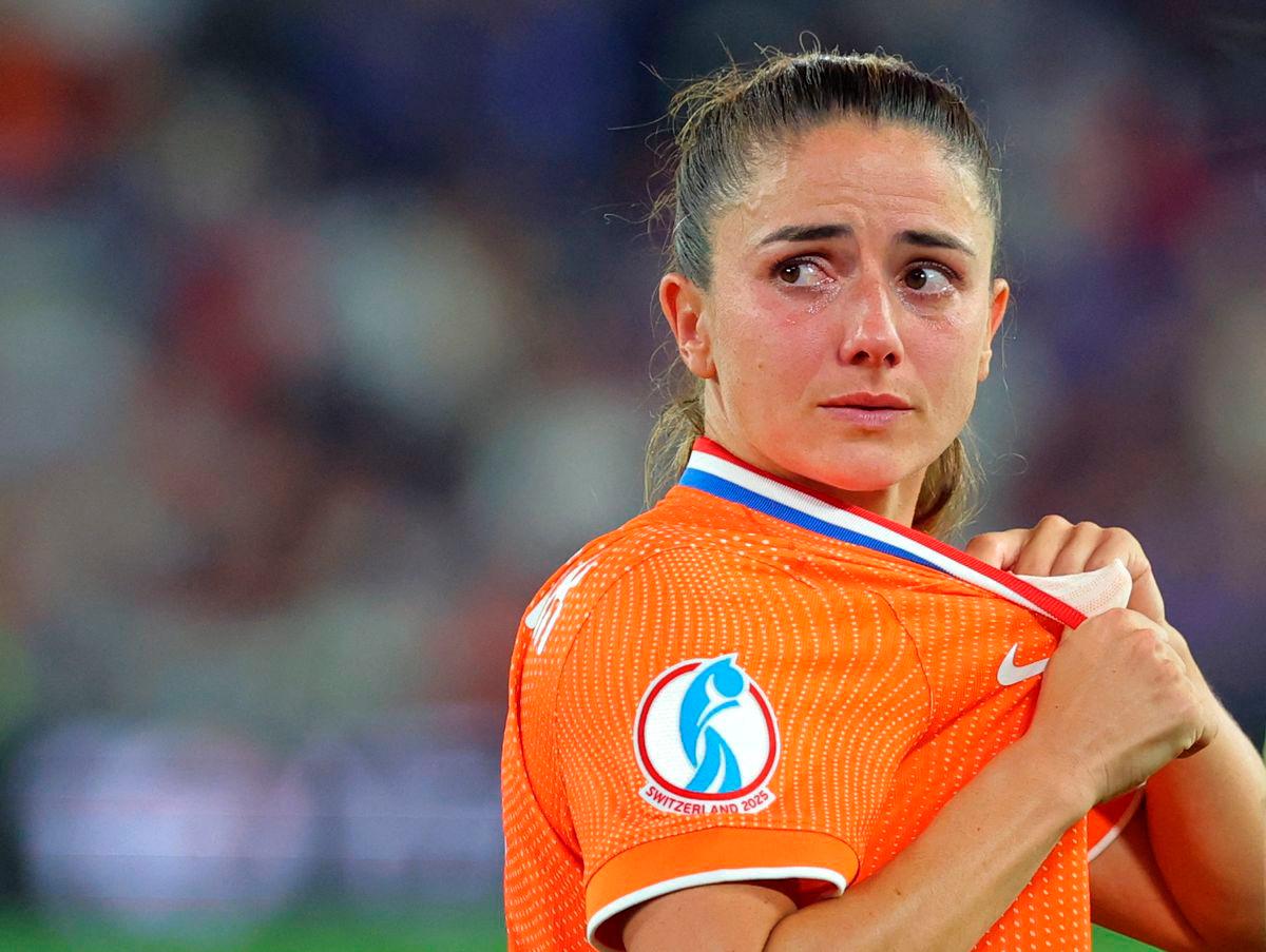 Netherlands’ Danielle van de Donk looks dejected after the match REUTERS/Denis Balibouse