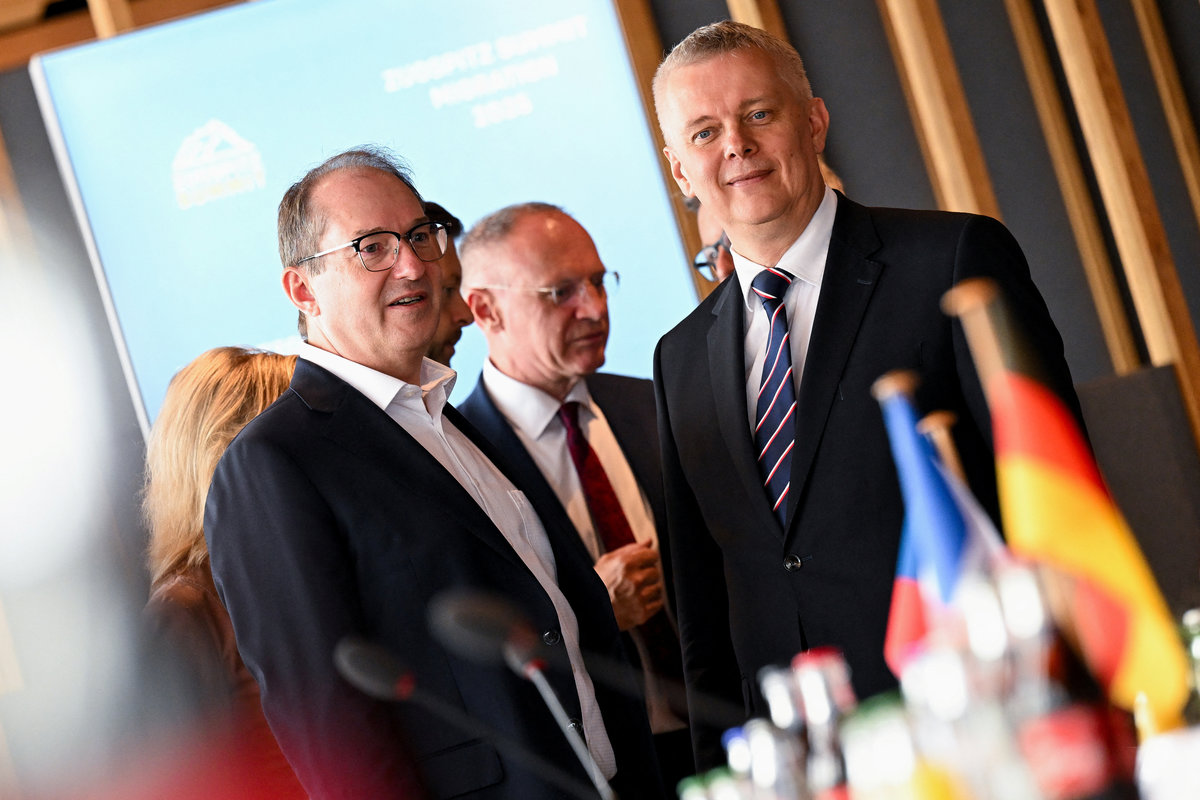 Polish Interior Minister Tomasz Siemoniak and German Interior Minister Alexander Dobrindt attend a meeting to discuss migration policies, during Zugspitze Summit, near Garmisch-Partenkirchen, Germany, July 18, 2025. - REUTERS