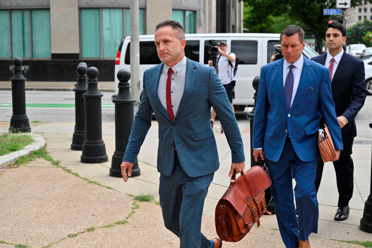 Former Louisville police officer Brett Hankison arrives at the Gene Snyder Federal Building on the day of his sentencing for violating the rights of Breonna Taylor - Reuterspix