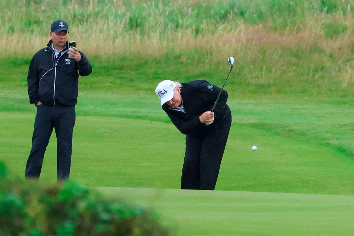 President USA Donald Trump bermain golf di Trump Turnberry resort di Turnberry, Scotland - REUTERS/Phil Noble TPX IMAGES OF THE DAY