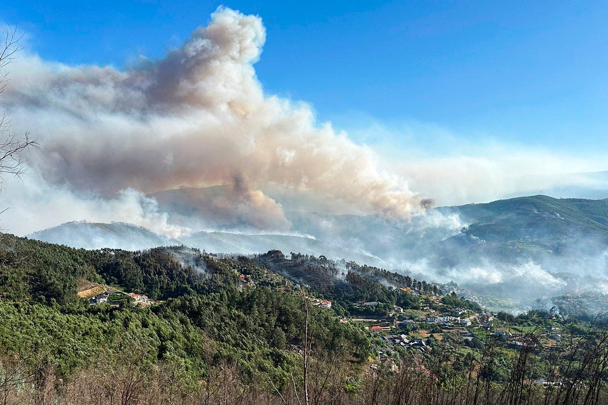 Smoke from a wildfire rises over the hills near the village of Canelas, Arouca region, Portugal, July 29, 2025. - REUTERS/Miguel Pereira