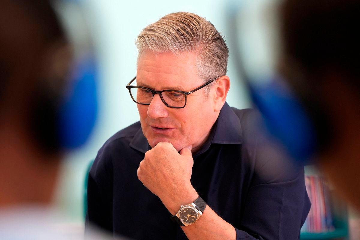 Britain’s Prime Minister Keir Starmer talks to children and staff during a music lesson at Milton Keynes Central Library, in Milton Keynes, Britain August 06, 2025. Christopher Furlong/Pool via REUTERS
