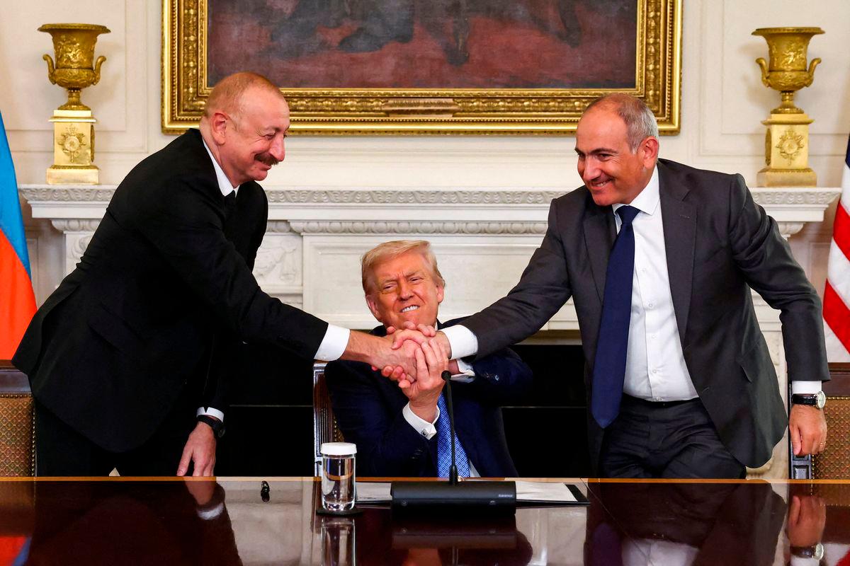 U.S. President Donald Trump holds the hands of Azerbaijan’s President Ilham Aliyev and Armenia’s Prime Minister Nikol Pashinyan as they shake hands between each other during a trilateral signing event. Reuterspix