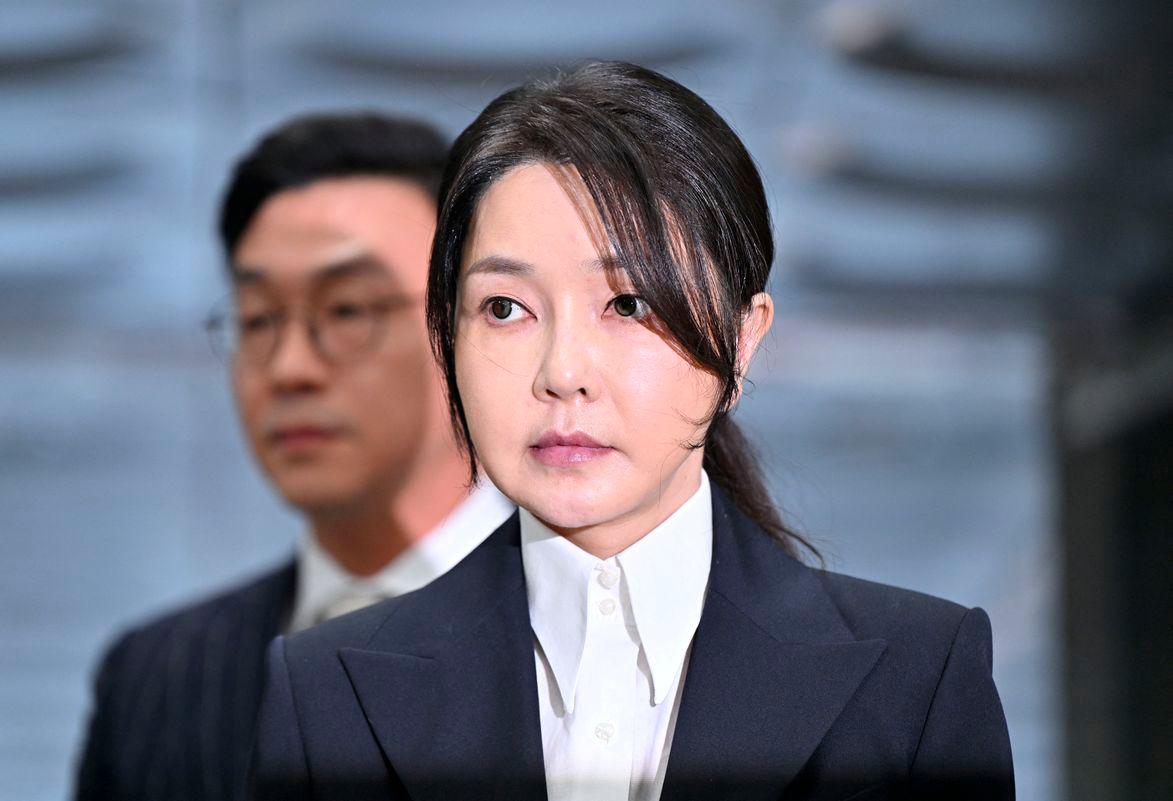 South Korea's former first lady Kim Keon Hee, wife of impeached former president Yoon Suk Yeol, arrives at a court to attend a hearing to review her arrest warrant requested by special prosecutors at the Seoul Central District Court, in Seoul, South Korea August 12, 2025. - Jung Yeon-je/Pool via REUTERSPIX