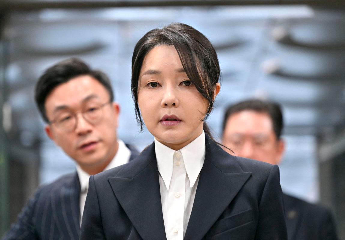 South Korea's former first lady Kim Keon Hee, wife of impeached former president Yoon Suk Yeol, arrives at a court to attend a hearing to review her arrest warrant requested by special prosecutors at the Seoul Central District Court, in Seoul, South Korea August 12, 2025. - Jung Yeon-je/Pool via REUTERSPIX