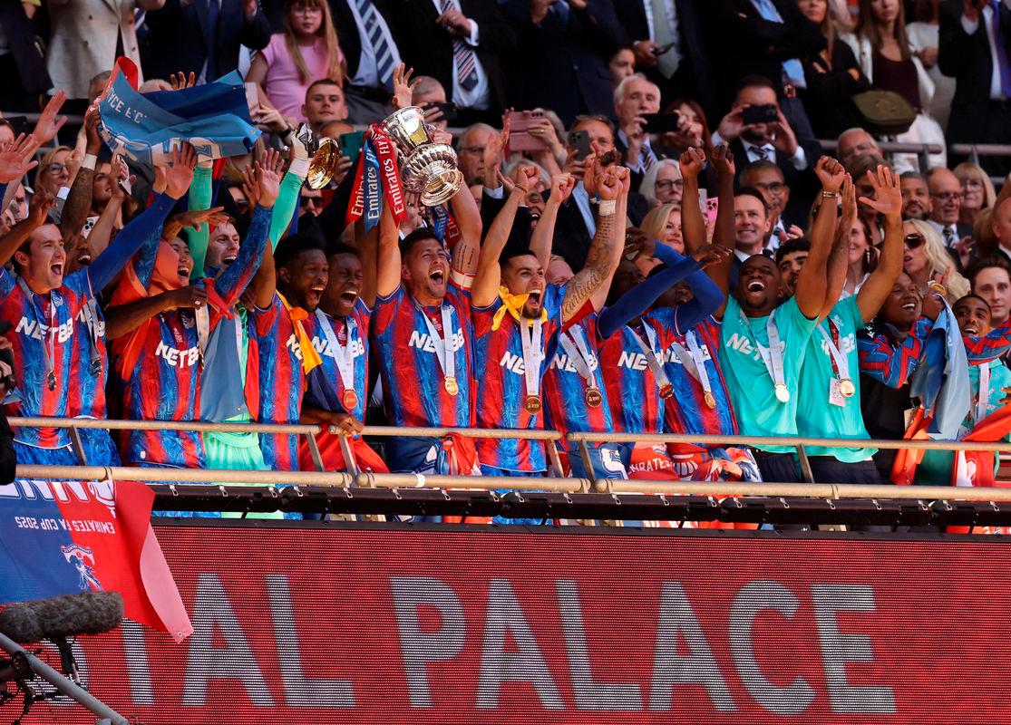 Crystal Palace’s Joel Ward and Marc Guehi celebrate with the trophy after winning the FA Cup. Reuterspix