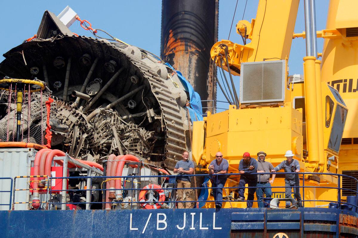 FILE PHOTO: Workers stand on the SEACOR Marine 335 Class L/B Jill liftboat as they transport debris from a SpaceX rocket, which exploded during a routine ground test at Starbase, the company’s launch facility on the south Texas coast near the Mexican border, offshore from Matamoros, Mexico, July 20, 2025. REUTERS/Abraham Pineda/File Photo